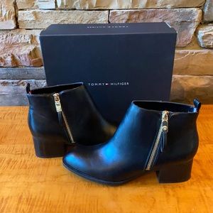 Tommy Hilfiger Black Ankle Boots. Size 8.5
